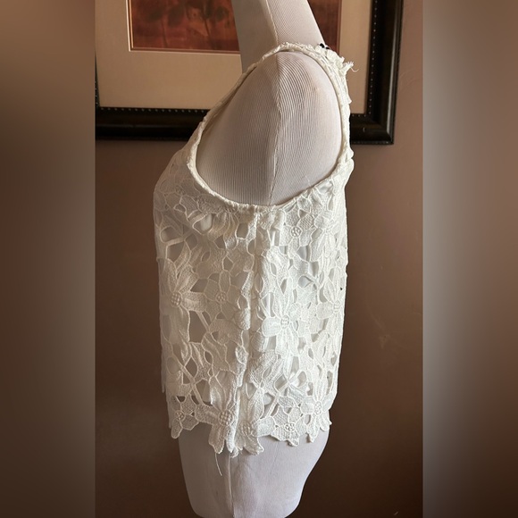 Crochet White Short Sleeveless Top NWT Size Small - Picture 4 of 8
